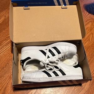 Adidas Sneakers